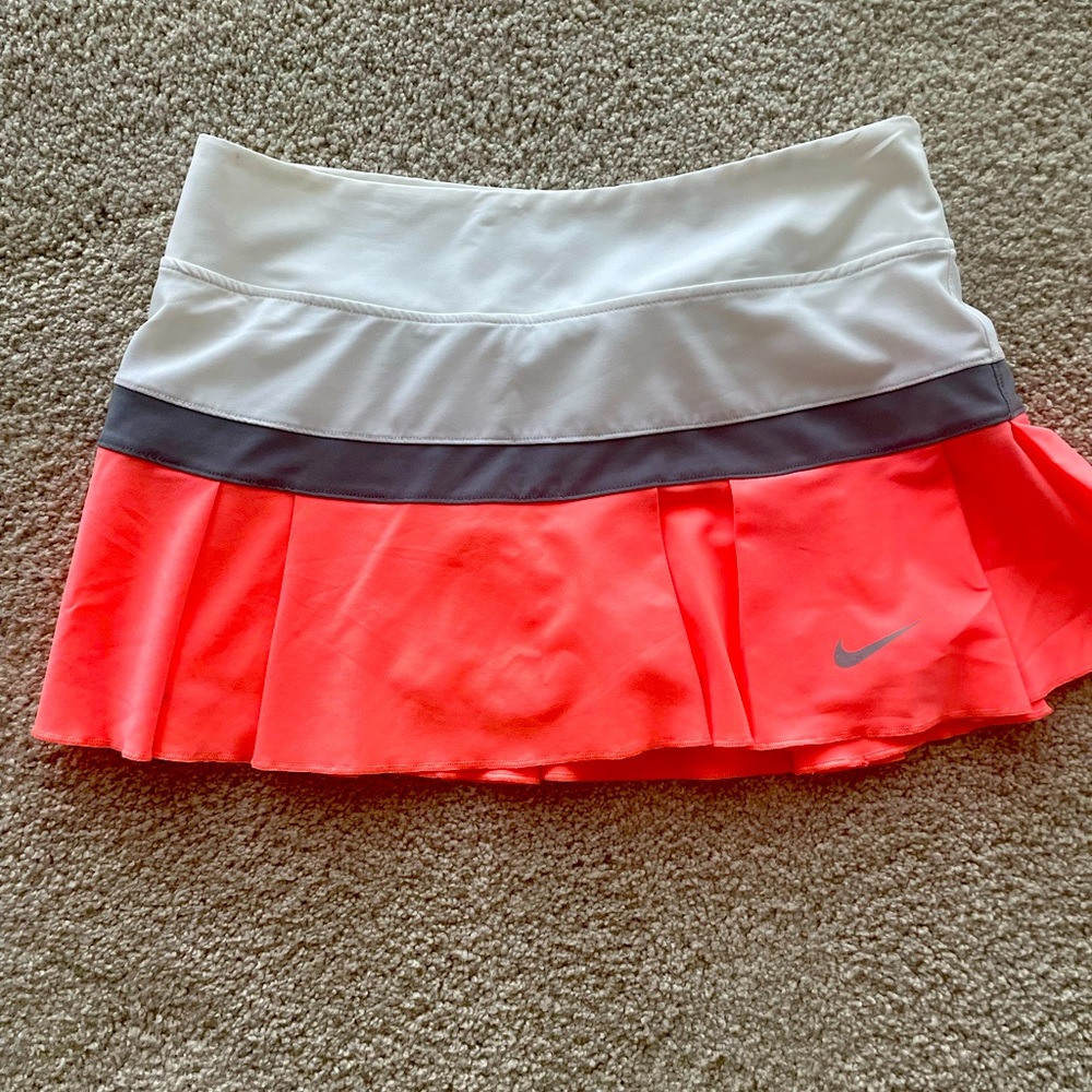 Nike tennis skirt size small
